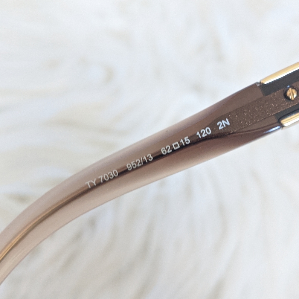 New Tory Burch Gold Pyramid Round Sunglasses - Picture 5 of 8